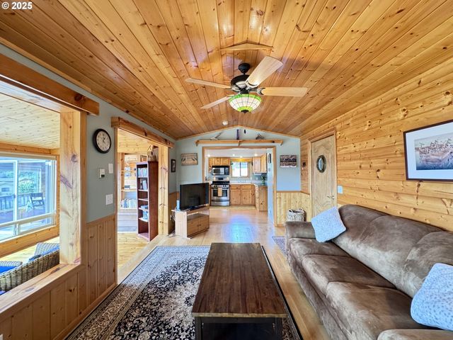 19921 WHALESHEAD Rd U9, Brookings, OR 97415