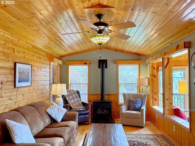 19921 WHALESHEAD Rd U9, Brookings, OR 97415