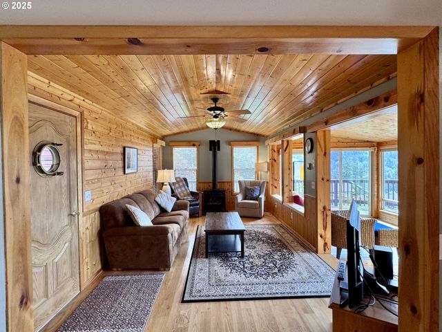 19921 WHALESHEAD Rd U9, Brookings, OR 97415