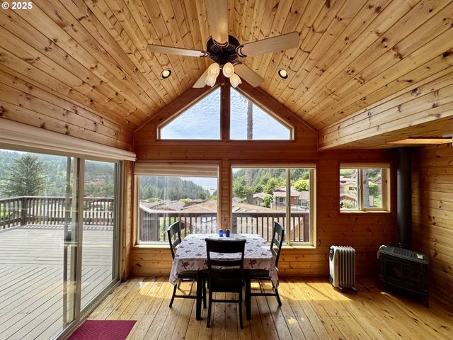 19921 WHALESHEAD Rd U9, Brookings, OR 97415