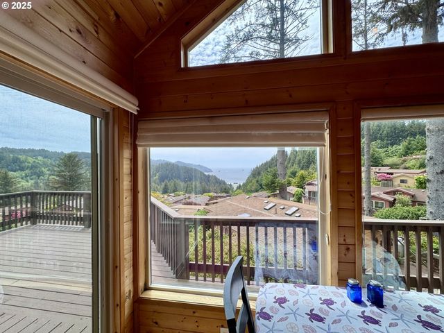 19921 WHALESHEAD Rd U9, Brookings, OR 97415