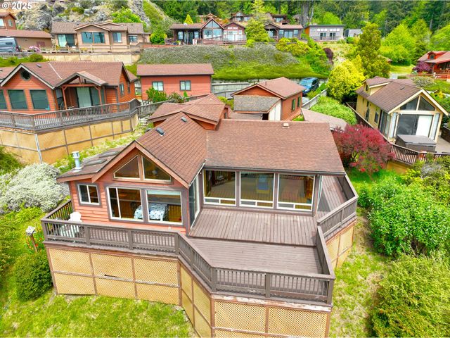 19921 WHALESHEAD Rd U9, Brookings, OR 97415
