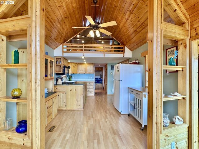 19921 WHALESHEAD Rd U9, Brookings, OR 97415