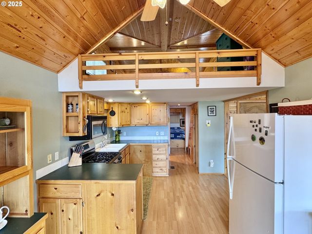19921 WHALESHEAD Rd U9, Brookings, OR 97415