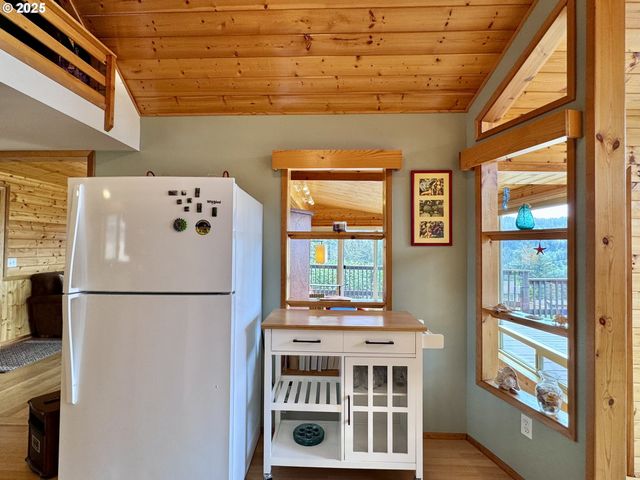19921 WHALESHEAD Rd U9, Brookings, OR 97415