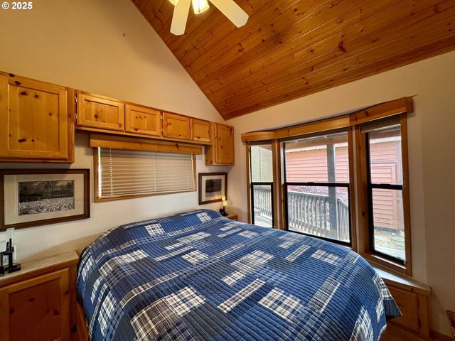 19921 WHALESHEAD Rd U9, Brookings, OR 97415