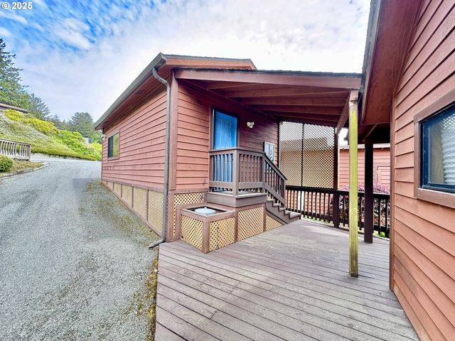 19921 WHALESHEAD Rd U9, Brookings, OR 97415