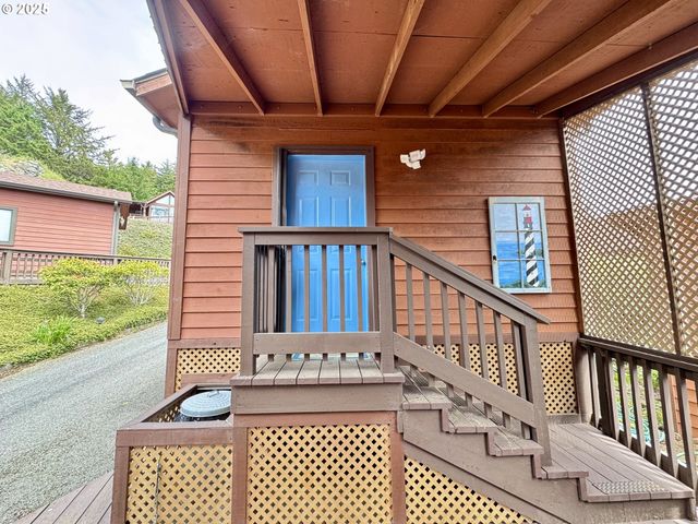 19921 WHALESHEAD Rd U9, Brookings, OR 97415