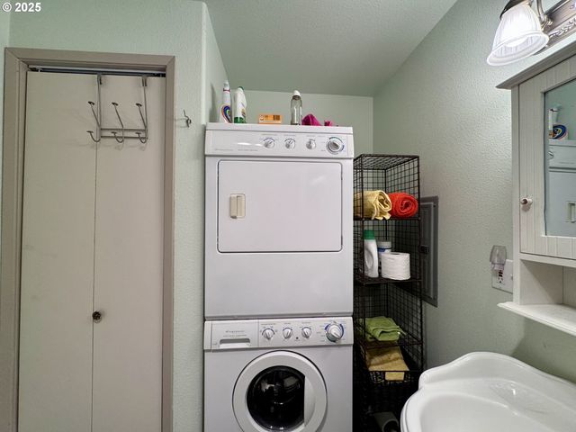 19921 WHALESHEAD Rd U9, Brookings, OR 97415
