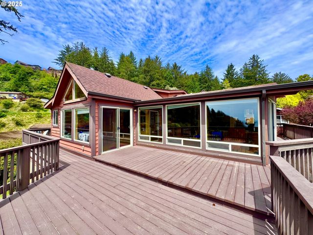 19921 WHALESHEAD Rd U9, Brookings, OR 97415