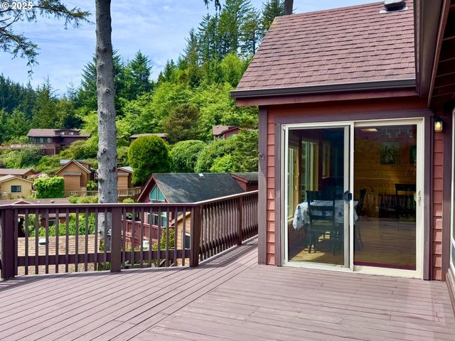 19921 WHALESHEAD Rd U9, Brookings, OR 97415