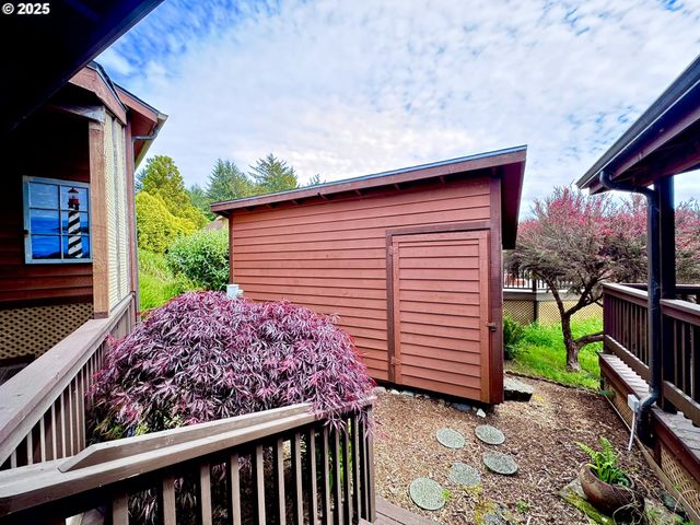 19921 WHALESHEAD Rd U9, Brookings, OR 97415