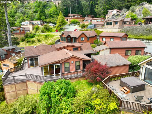 19921 WHALESHEAD Rd U9, Brookings, OR 97415