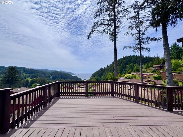 19921 WHALESHEAD Rd U9, Brookings, OR 97415