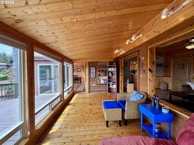 19921 WHALESHEAD Rd U9, Brookings, OR 97415