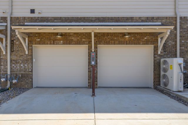 831 Lotus Ln, Thompsons Station, TN 37179
