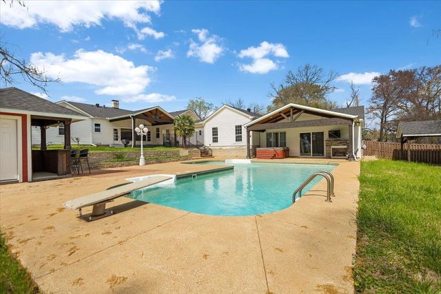 1609 Old Nacogdoches Rd, Henderson, TX 75654