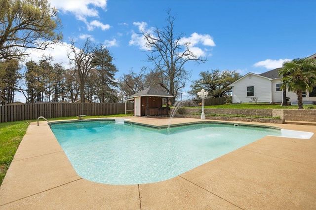 1609 Old Nacogdoches Rd, Henderson, TX 75654