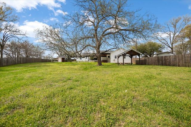 1609 Old Nacogdoches Rd, Henderson, TX 75654
