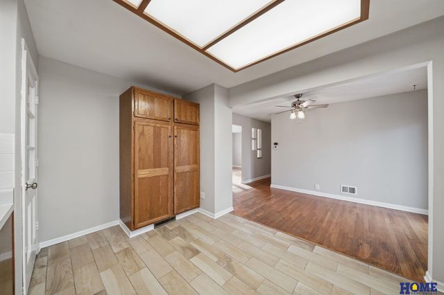 2621 S 40th Street, Lincoln, NE 68506