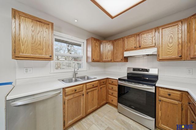 2621 S 40th Street, Lincoln, NE 68506