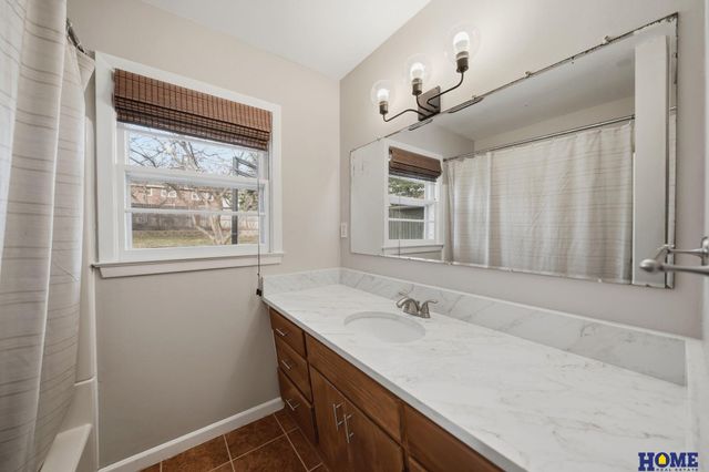 2621 S 40th Street, Lincoln, NE 68506