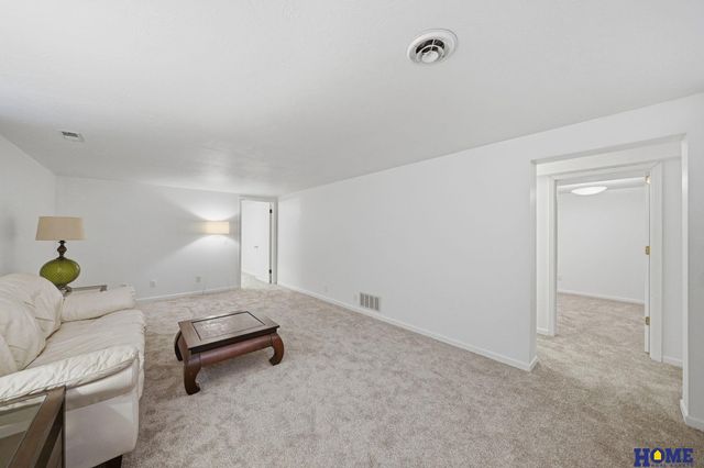 2621 S 40th Street, Lincoln, NE 68506