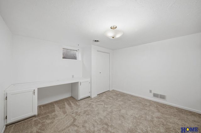 2621 S 40th Street, Lincoln, NE 68506