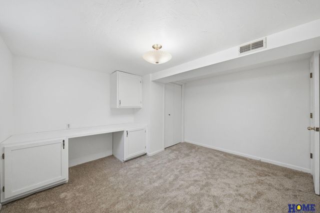 2621 S 40th Street, Lincoln, NE 68506