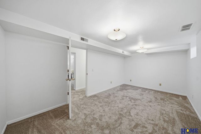 2621 S 40th Street, Lincoln, NE 68506