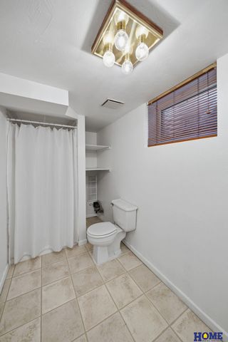 2621 S 40th Street, Lincoln, NE 68506