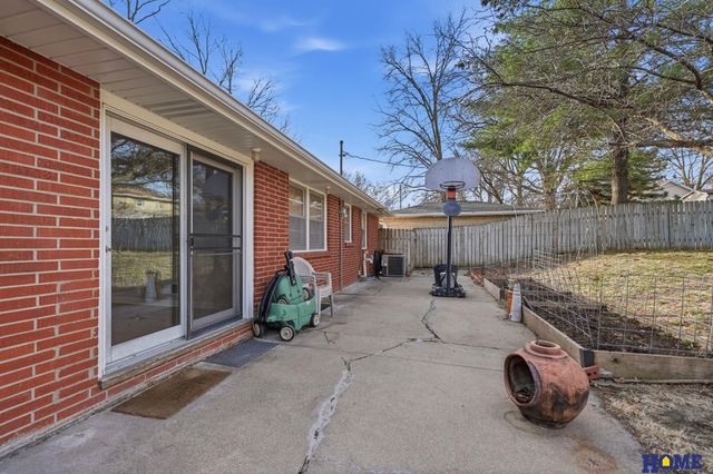 2621 S 40th Street, Lincoln, NE 68506