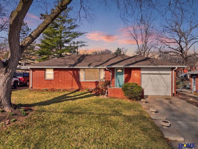 2621 S 40th Street, Lincoln, NE 68506