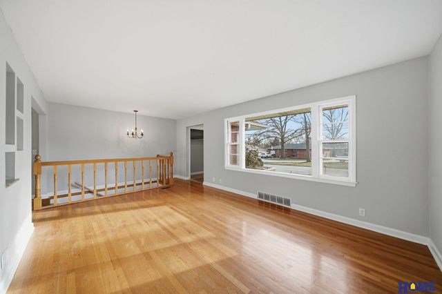 2621 S 40th Street, Lincoln, NE 68506