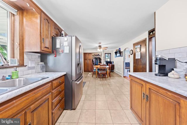3070 MIDDLE CREEK RD, Gilbertsville, PA 19525