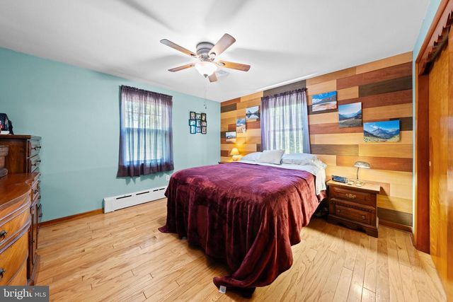 3070 MIDDLE CREEK RD, Gilbertsville, PA 19525