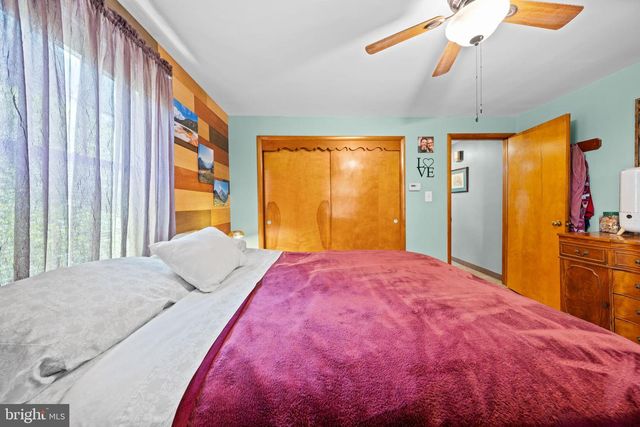 3070 MIDDLE CREEK RD, Gilbertsville, PA 19525