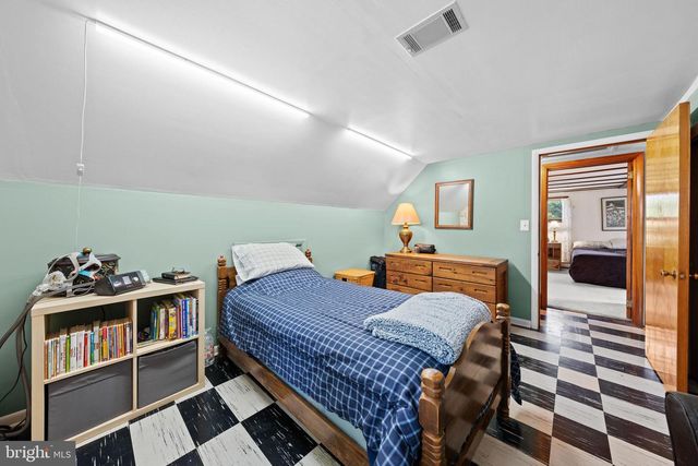3070 MIDDLE CREEK RD, Gilbertsville, PA 19525