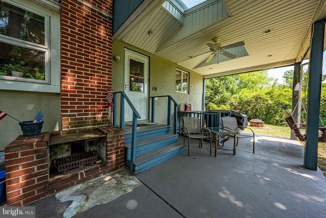 3070 MIDDLE CREEK RD, Gilbertsville, PA 19525