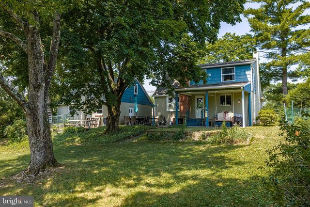 3070 MIDDLE CREEK RD, Gilbertsville, PA 19525