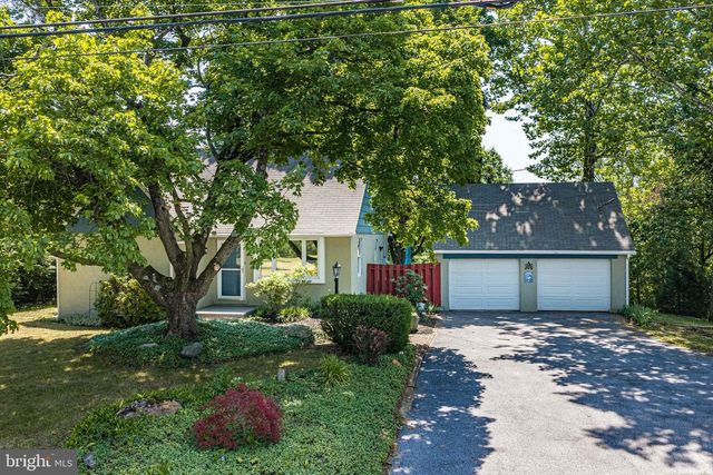 3070 MIDDLE CREEK RD, Gilbertsville, PA 19525