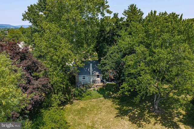 3070 MIDDLE CREEK RD, Gilbertsville, PA 19525