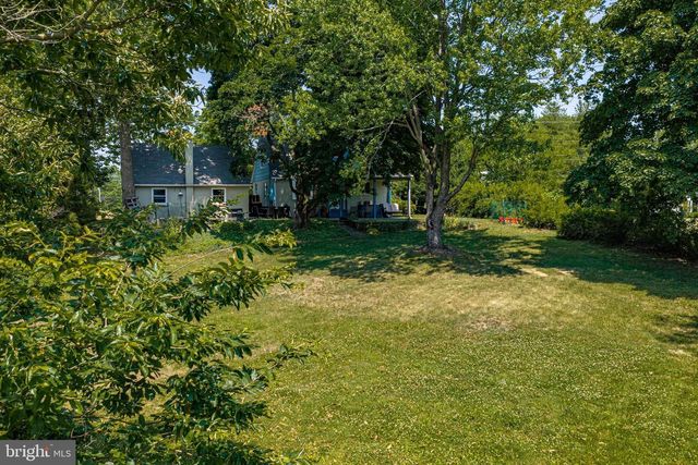 3070 MIDDLE CREEK RD, Gilbertsville, PA 19525