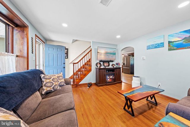 3070 MIDDLE CREEK RD, Gilbertsville, PA 19525
