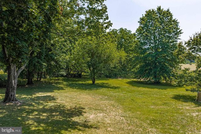 3070 MIDDLE CREEK RD, Gilbertsville, PA 19525