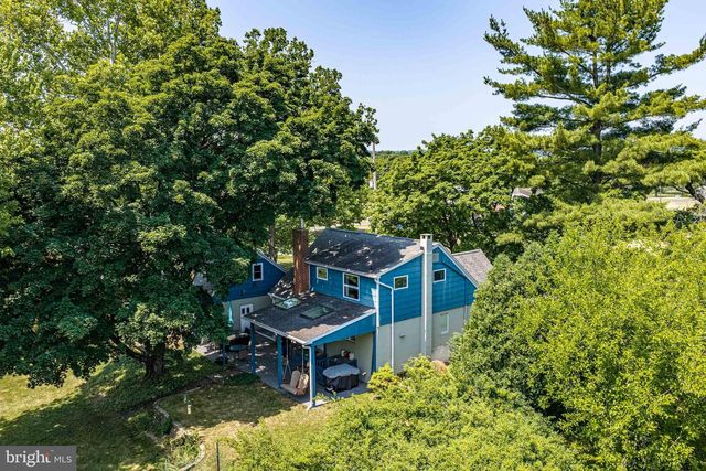 3070 MIDDLE CREEK RD, Gilbertsville, PA 19525