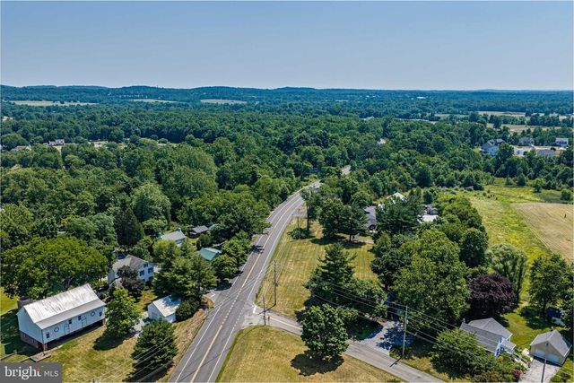 3070 MIDDLE CREEK RD, Gilbertsville, PA 19525