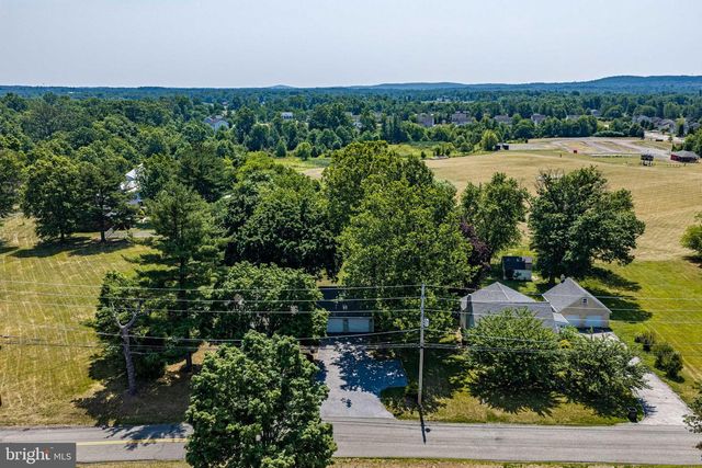 3070 MIDDLE CREEK RD, Gilbertsville, PA 19525