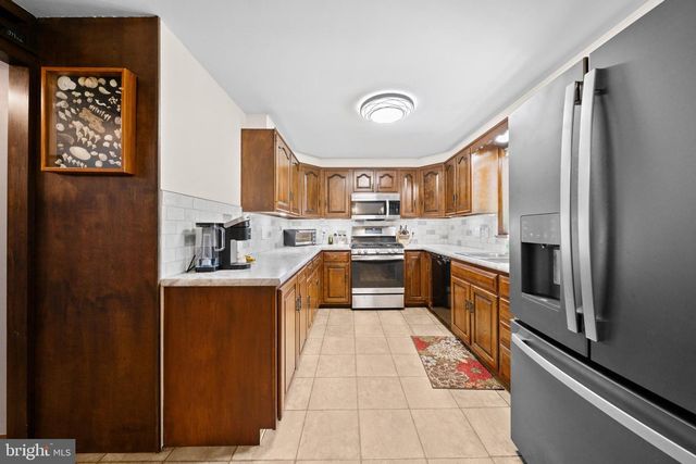 3070 MIDDLE CREEK RD, Gilbertsville, PA 19525