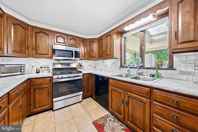 3070 MIDDLE CREEK RD, Gilbertsville, PA 19525